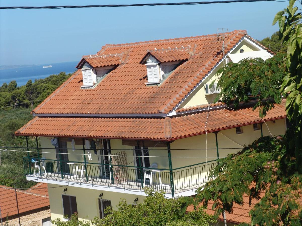 Villa Nefeli Loútsa エクステリア 写真