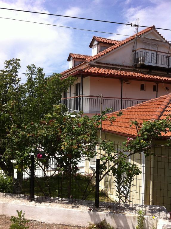 Villa Nefeli Loútsa エクステリア 写真